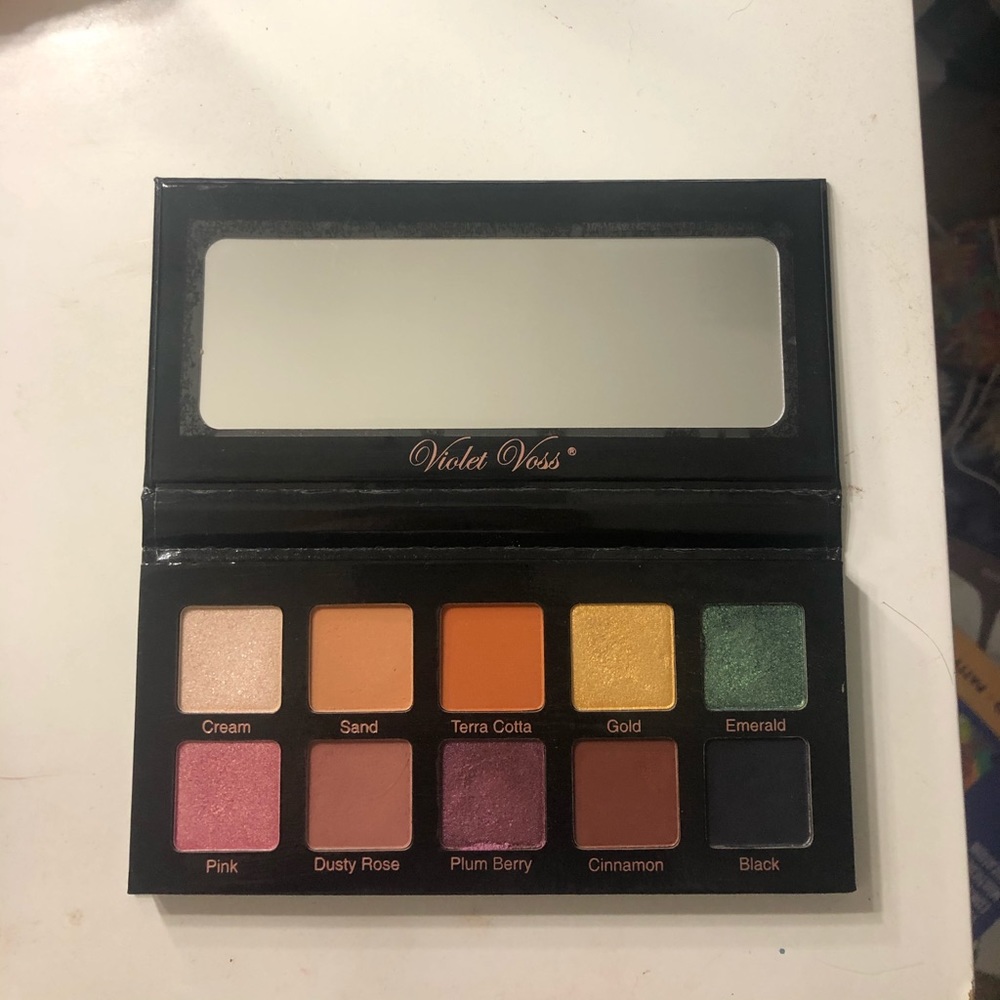 Violet Voss Essentials Palette